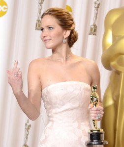jennifer-lawrence-middle-finger-flash-in-oscars-press-room-01